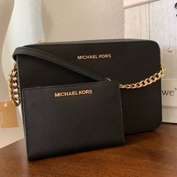 Michael Kors Handbags - New MK set ♥️